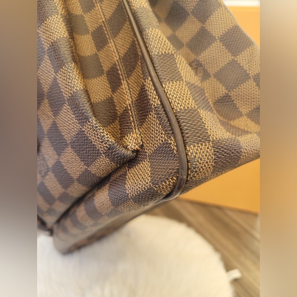 Damier Ebene Uzes Tote Bag - Picture 9 of 16